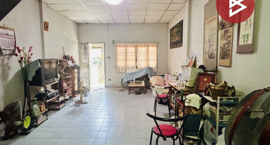 Casa adosada en venta de 2 habitaciones en Bang Kapi, Bangkok