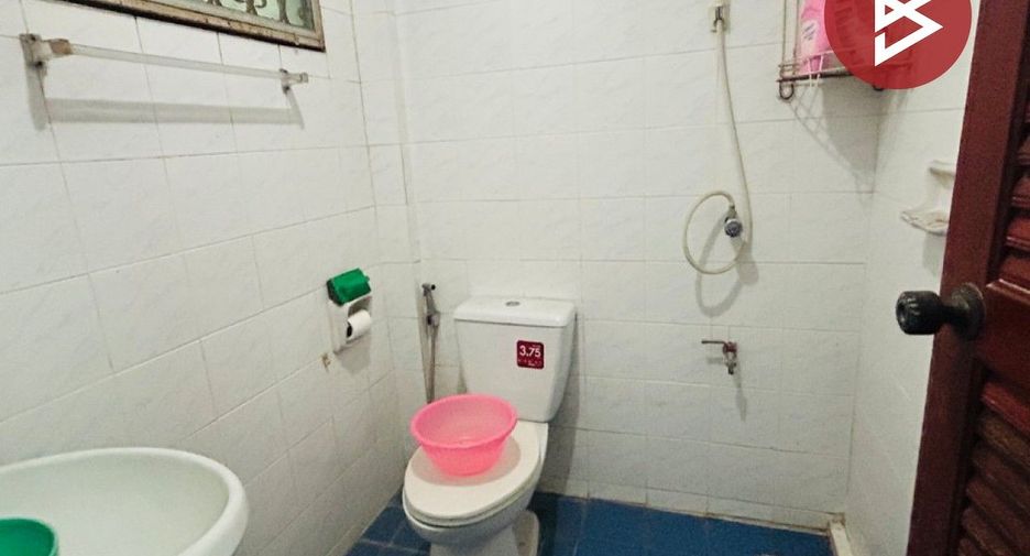 Casa adosada en venta de 2 habitaciones en Bang Kapi, Bangkok