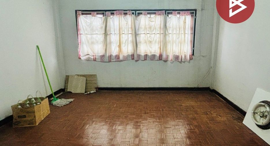 Casa adosada en venta de 2 habitaciones en Bang Kapi, Bangkok