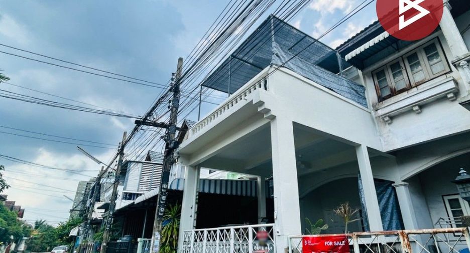 Casa adosada en venta de 2 habitaciones en Bang Kapi, Bangkok