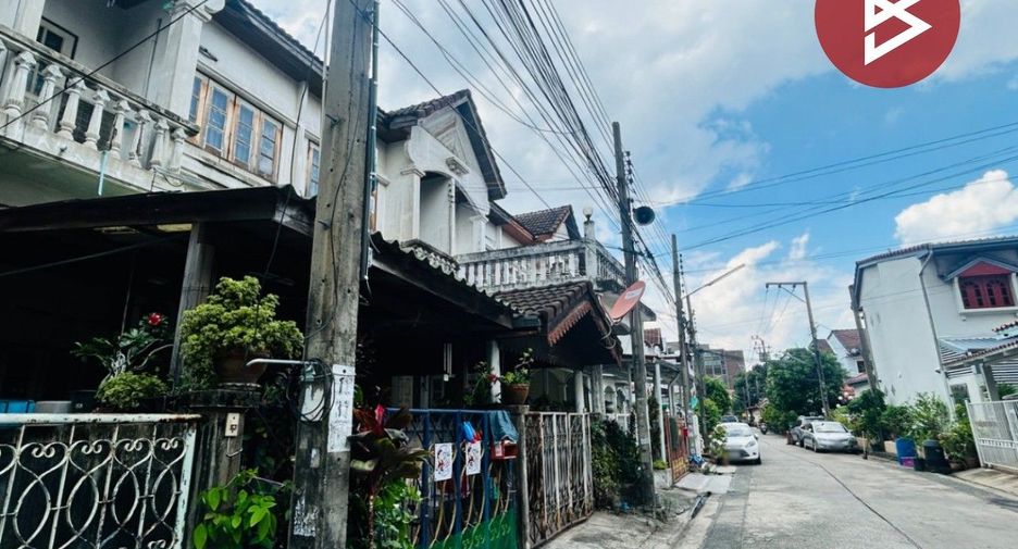 Casa adosada en venta de 2 habitaciones en Bang Kapi, Bangkok