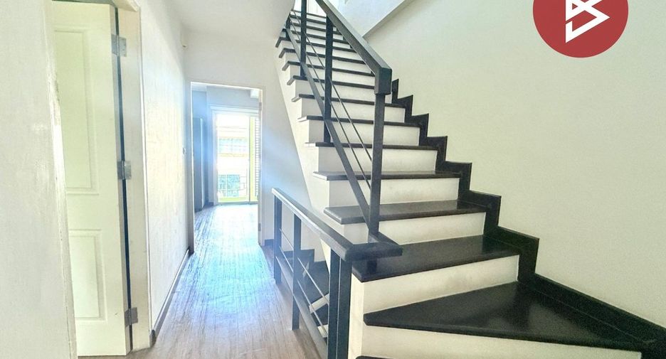 Casa adosada en venta de 2 habitaciones en Lat Krabang, Bangkok