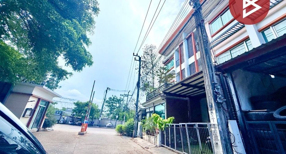 Casa adosada en venta de 2 habitaciones en Lat Krabang, Bangkok
