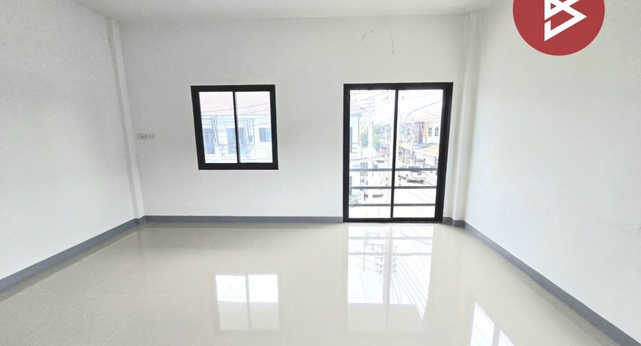Casa adosada en venta de 3 habitaciones en Mueang Nakhon Pathom, Nakhon Pathom