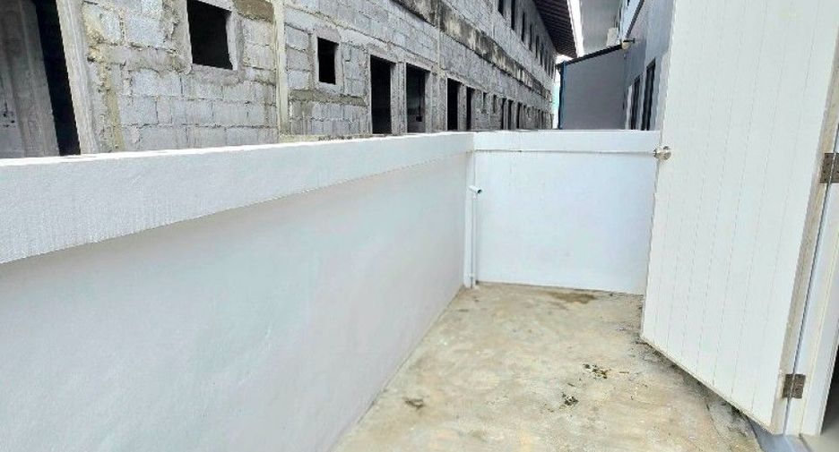 Casa adosada en venta de 3 habitaciones en Mueang Nakhon Pathom, Nakhon Pathom