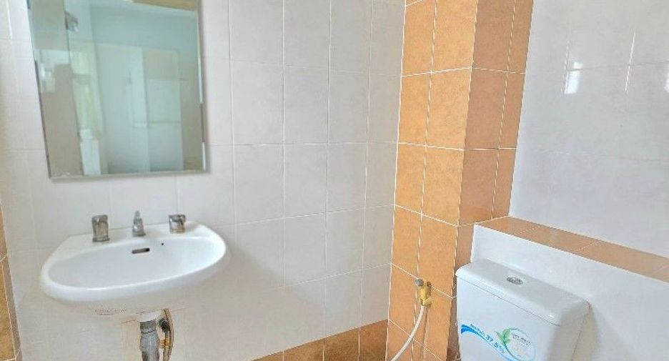 Casa adosada en venta de 3 habitaciones en Mueang Nakhon Pathom, Nakhon Pathom