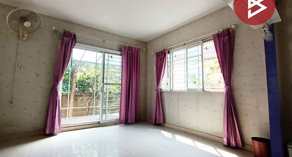 出售 2 卧室 独立屋 在 Phanat Nikhom, Chon Buri