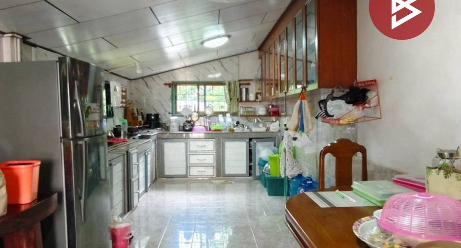 For sale 5 bedrooms house in Lan Saka, Nakhon Si Thammarat