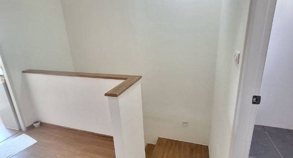 Casa adosada en venta de 3 habitaciones en Bang Yai, Nonthaburi