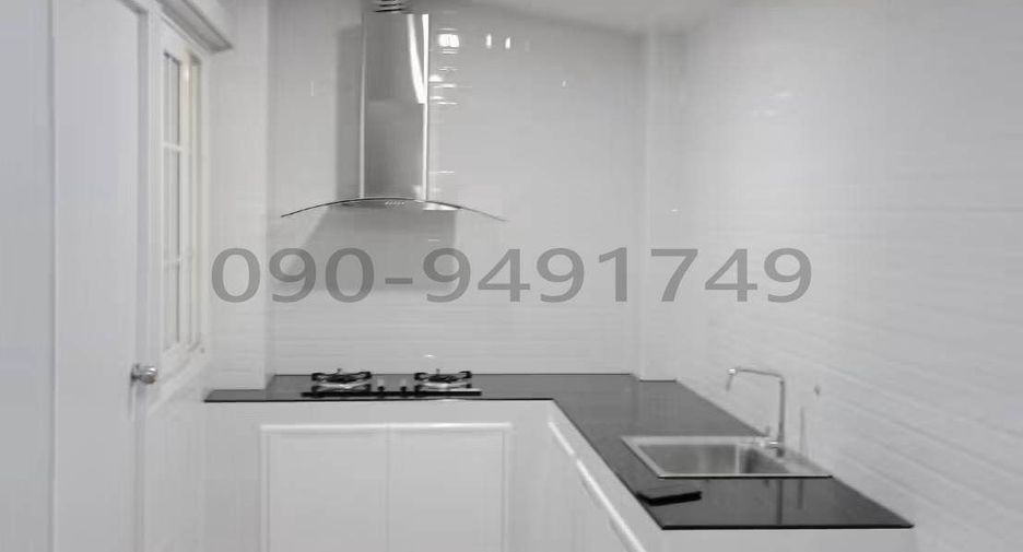 For rent 3 bedrooms townhouse in Bang Khen, Bangkok