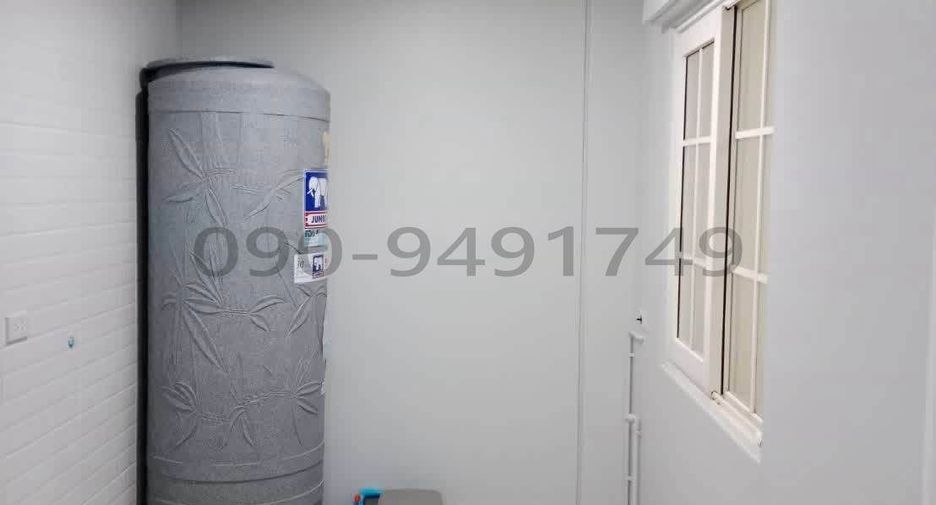 For rent 3 bedrooms townhouse in Bang Khen, Bangkok