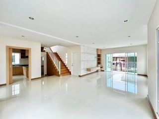 À louer 3 chambres maison à Krathum Baen, Samut Sakhon