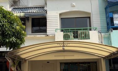 出租 3 卧室 联排别墅 在 Suan Luang, 曼谷