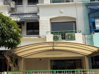 出租 3 卧室 联排别墅 在 Suan Luang, 曼谷