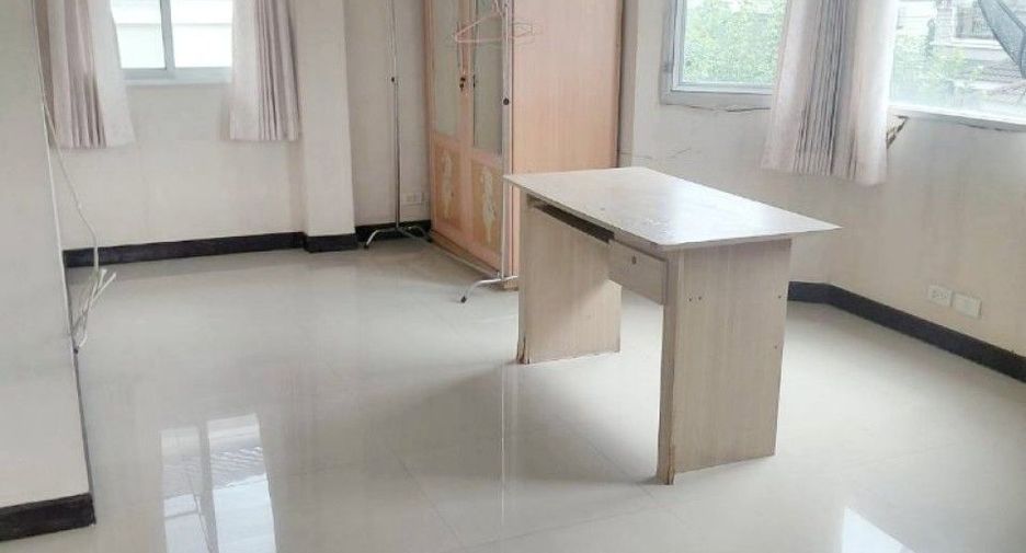 For rent and for sale 4 bedrooms house in Lam Luk Ka, Pathum Thani