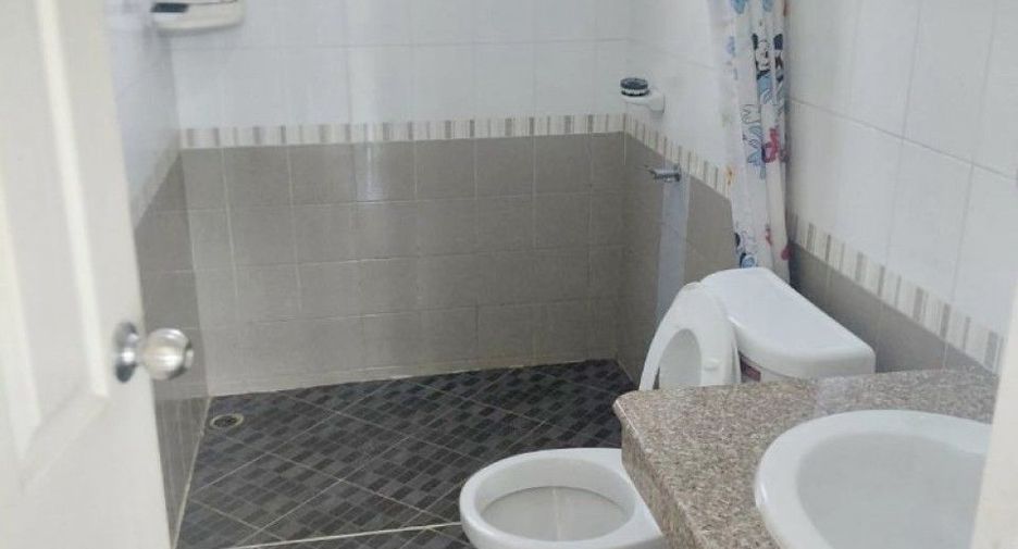 For rent and for sale 4 bedrooms house in Lam Luk Ka, Pathum Thani