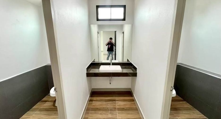 For rent 2 bedrooms office in Mueang Chiang Mai, Chiang Mai
