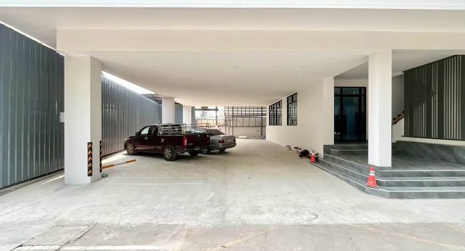 For rent 2 bedrooms office in Mueang Chiang Mai, Chiang Mai