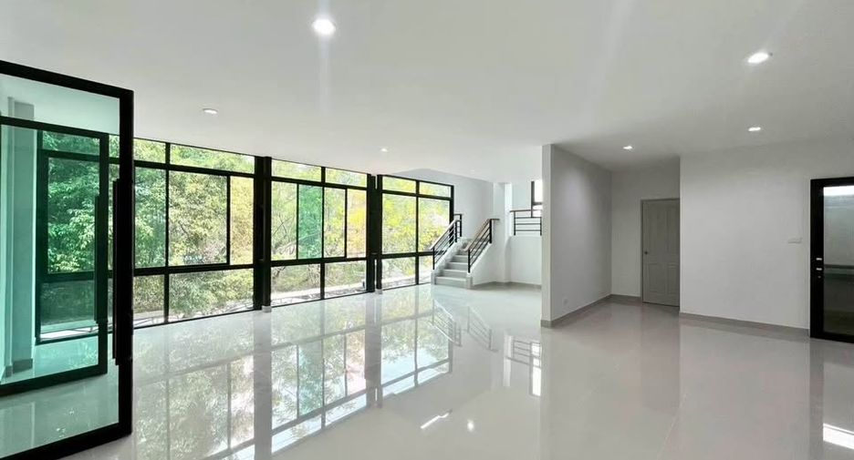 For rent 2 bedrooms office in Mueang Chiang Mai, Chiang Mai