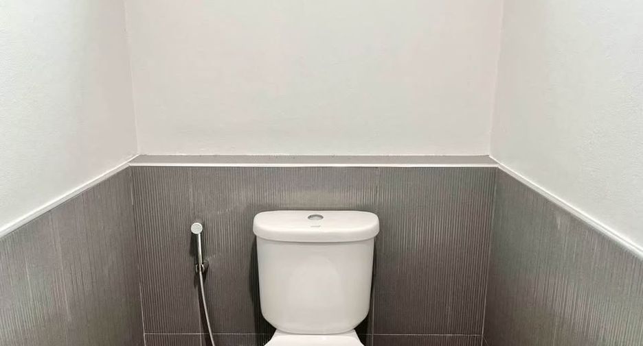 For rent 2 bedrooms office in Mueang Chiang Mai, Chiang Mai