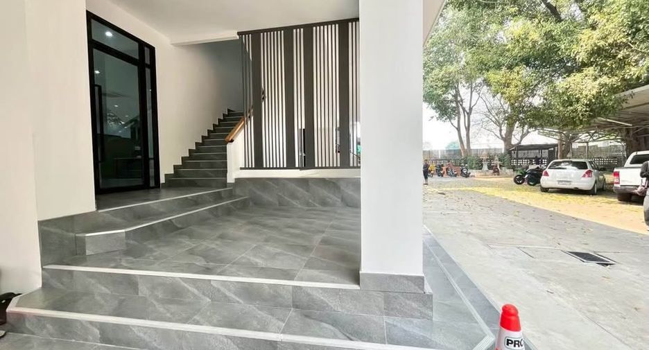 For rent 2 bedrooms office in Mueang Chiang Mai, Chiang Mai
