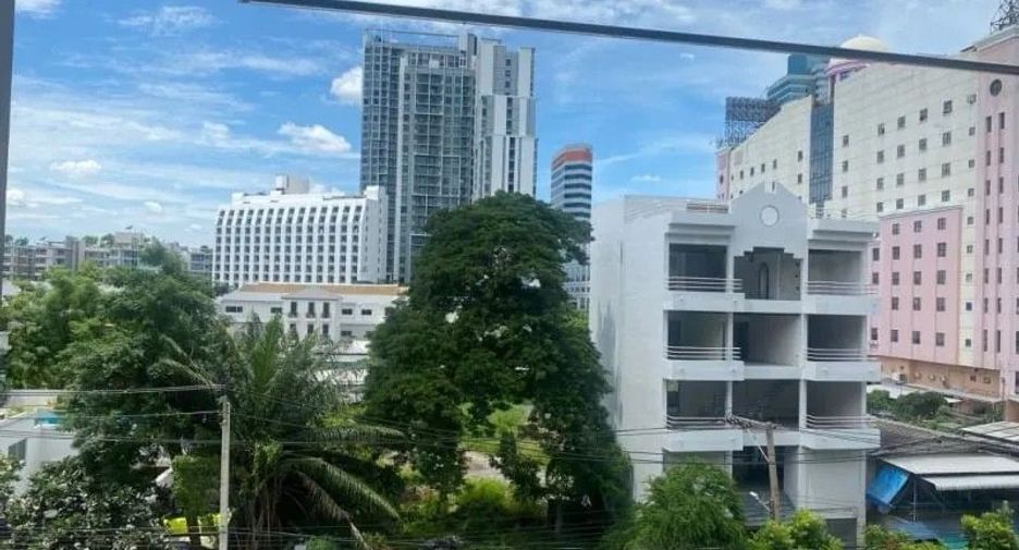 For sale 2 bedrooms condo in Huai Khwang, Bangkok