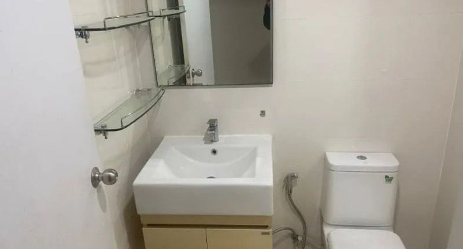 For sale 2 bedrooms condo in Huai Khwang, Bangkok