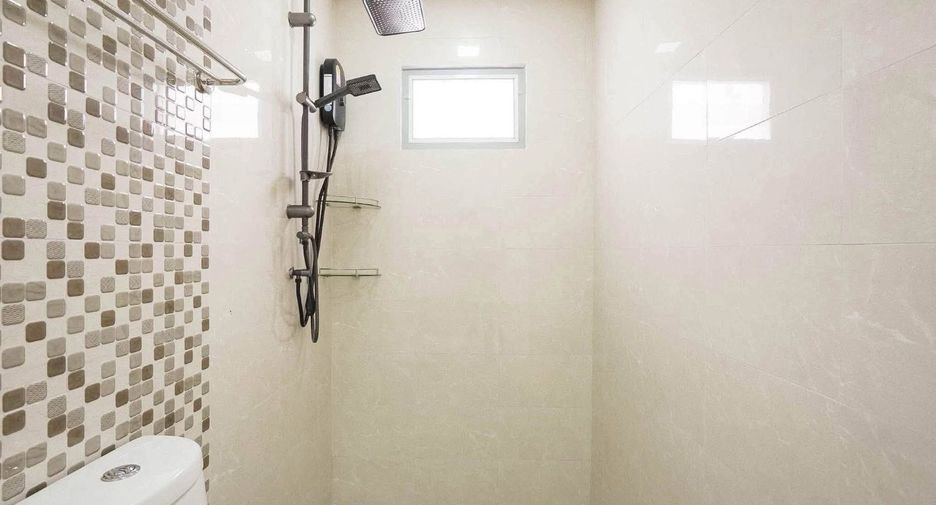 Продажа 4 спальни дом в Банг Ламунг, Чонбури