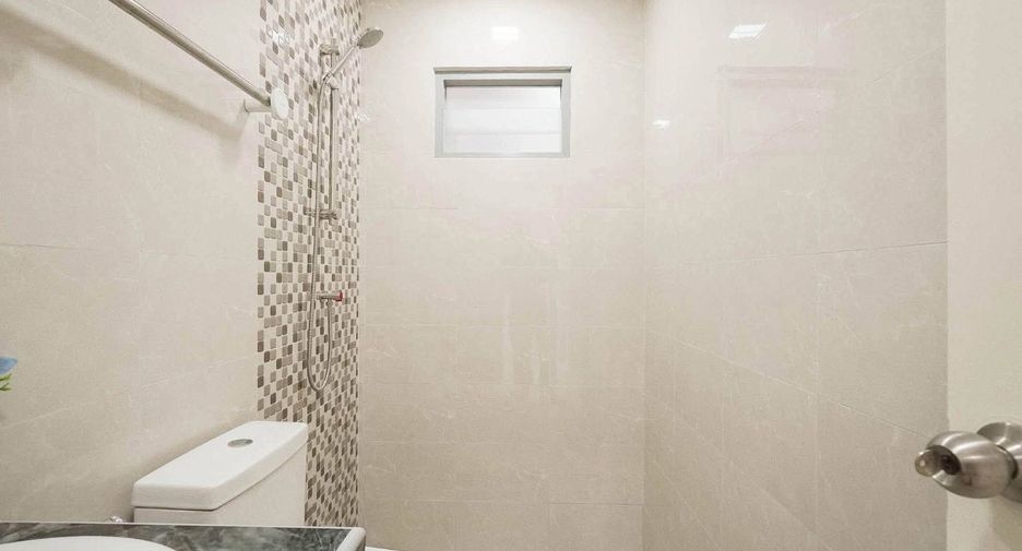 Продажа 4 спальни дом в Банг Ламунг, Чонбури