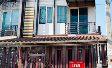 Casa adosada en venta de 4 habitaciones en Thung Khru, Bangkok