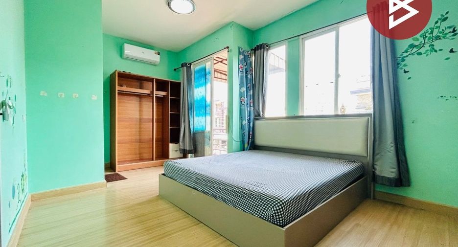 Casa adosada en venta de 4 habitaciones en Thung Khru, Bangkok