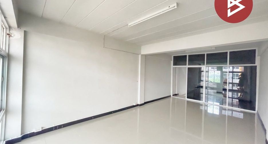 出售 4 卧室 商业空间 在 Sam Phran, Nakhon Pathom