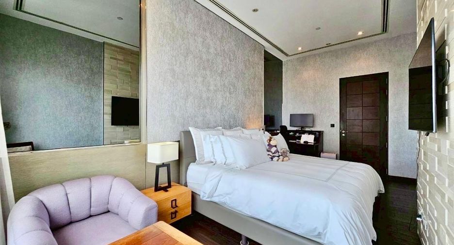 For sale 3 bedrooms condo in Watthana, Bangkok