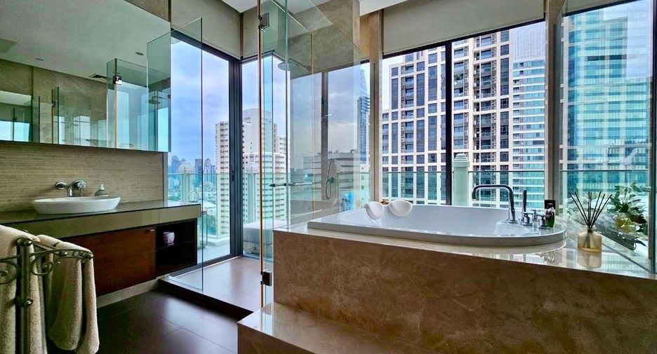 For sale 3 bedrooms condo in Watthana, Bangkok