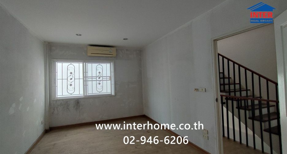 Casa adosada en venta de 3 habitaciones en Pak Kret, Nonthaburi