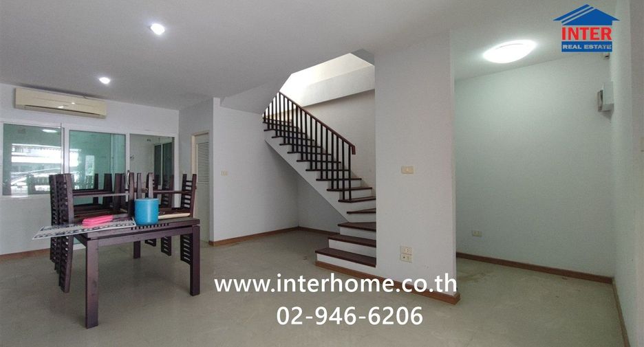 Casa adosada en venta de 3 habitaciones en Pak Kret, Nonthaburi
