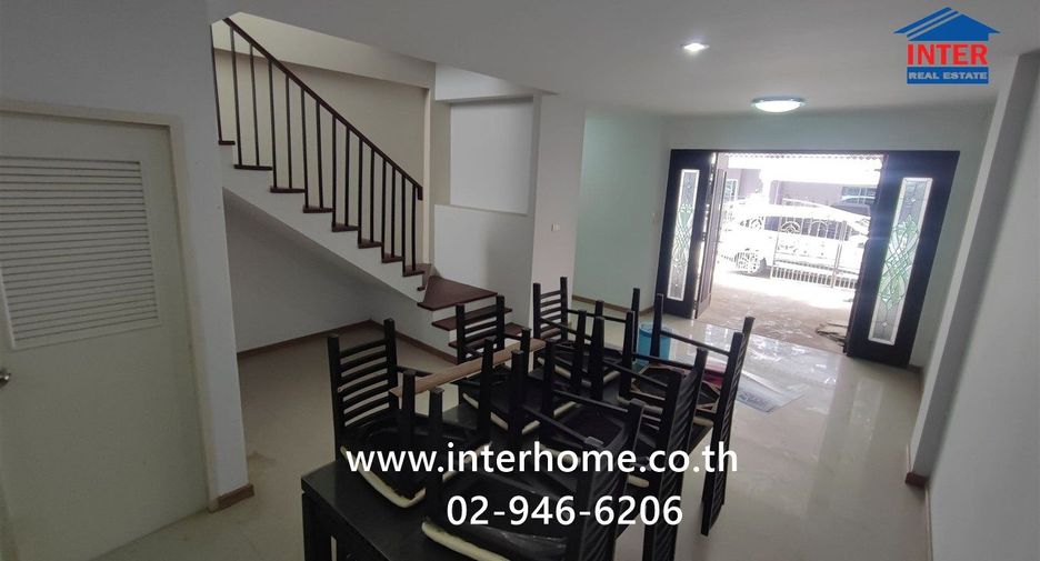 Casa adosada en venta de 3 habitaciones en Pak Kret, Nonthaburi