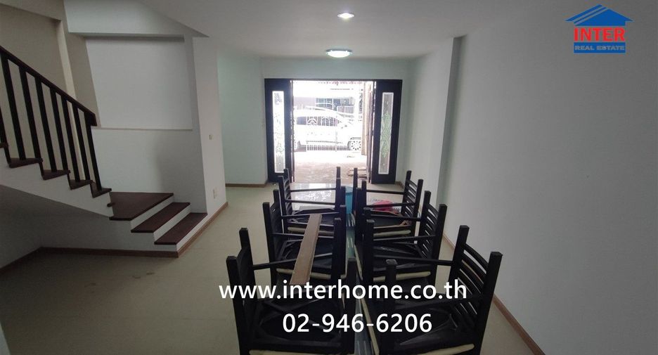 Casa adosada en venta de 3 habitaciones en Pak Kret, Nonthaburi