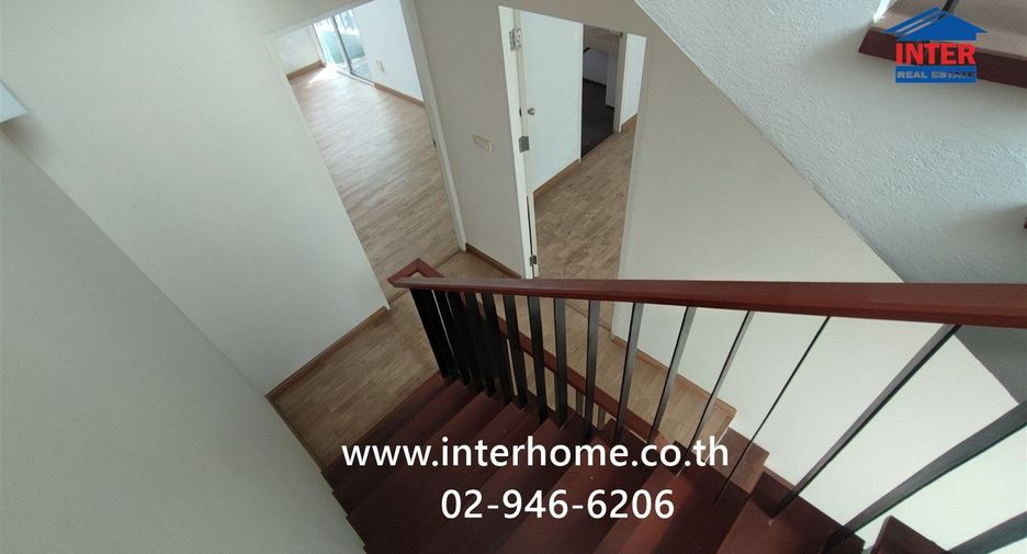 Casa adosada en venta de 3 habitaciones en Pak Kret, Nonthaburi