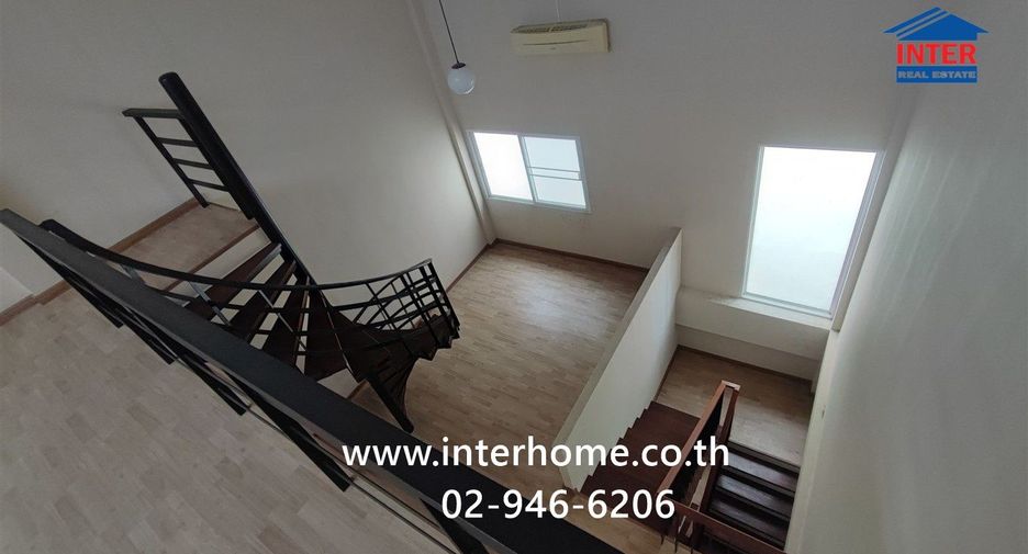Casa adosada en venta de 3 habitaciones en Pak Kret, Nonthaburi