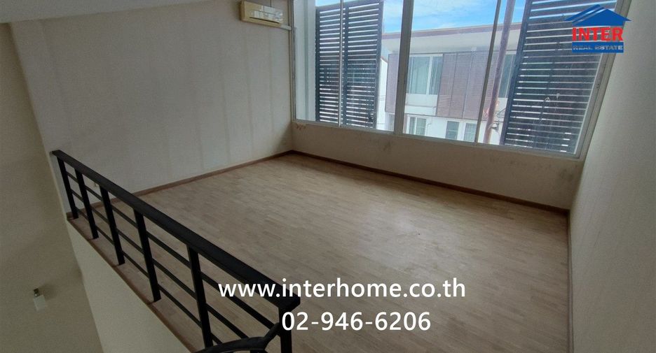 Casa adosada en venta de 3 habitaciones en Pak Kret, Nonthaburi