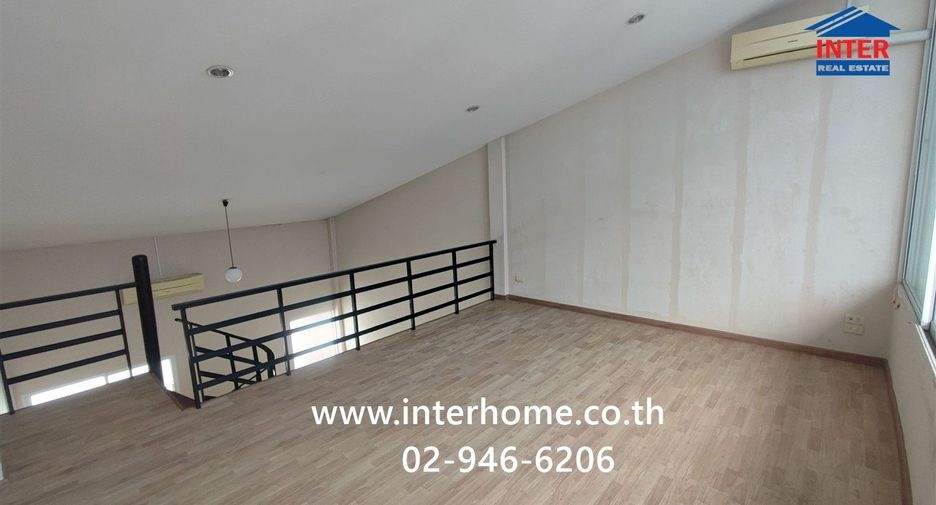 Casa adosada en venta de 3 habitaciones en Pak Kret, Nonthaburi