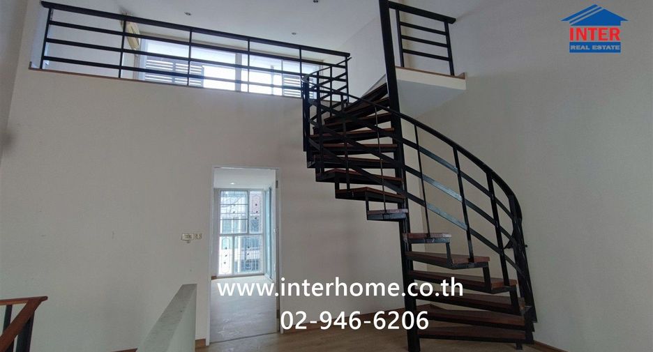 Casa adosada en venta de 3 habitaciones en Pak Kret, Nonthaburi