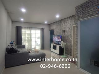 Casa adosada en venta de 4 habitaciones en Mueang Pathum Thani, Pathum Thani