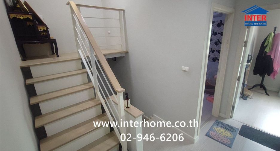 Casa adosada en venta de 4 habitaciones en Mueang Pathum Thani, Pathum Thani