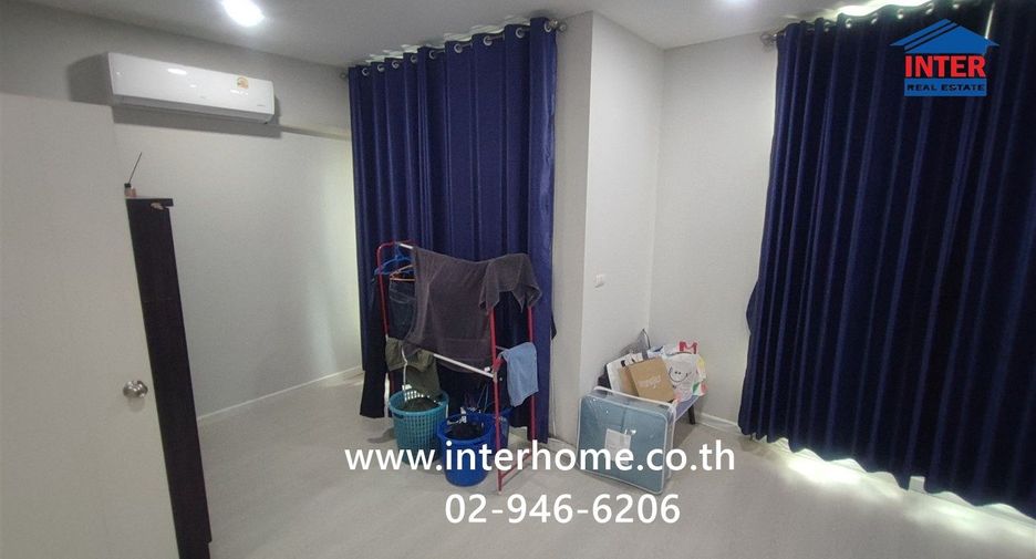 Casa adosada en venta de 4 habitaciones en Mueang Pathum Thani, Pathum Thani