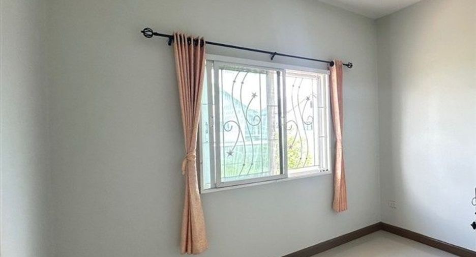 Casa adosada en venta de 4 habitaciones en Lam Luk Ka, Pathum Thani