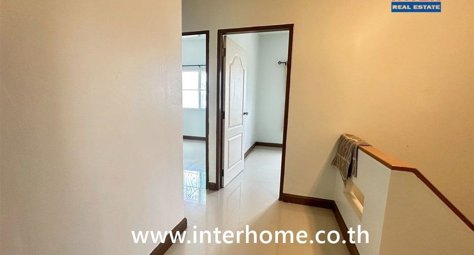 Casa adosada en venta de 4 habitaciones en Lam Luk Ka, Pathum Thani
