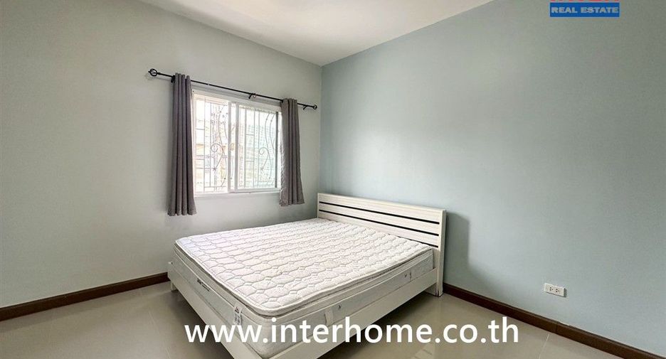 Casa adosada en venta de 4 habitaciones en Lam Luk Ka, Pathum Thani