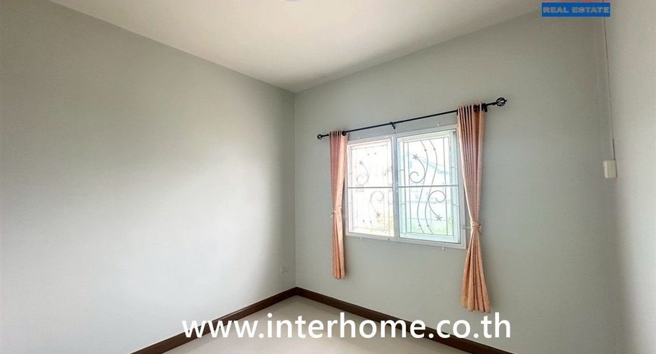 Casa adosada en venta de 4 habitaciones en Lam Luk Ka, Pathum Thani